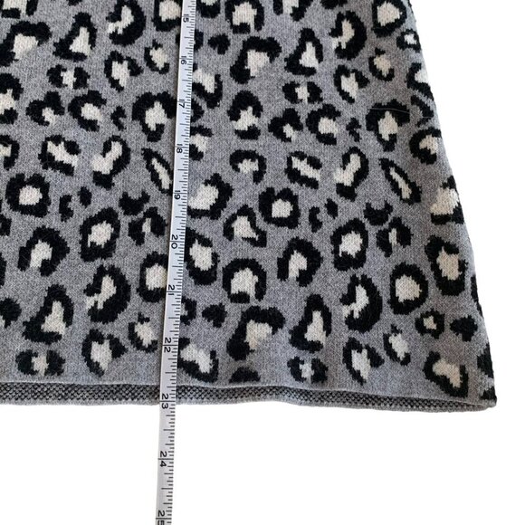 Tahari Leopard Animal Print 3/4 Cuffed Sleeve Sweater - Picture 8 of 10